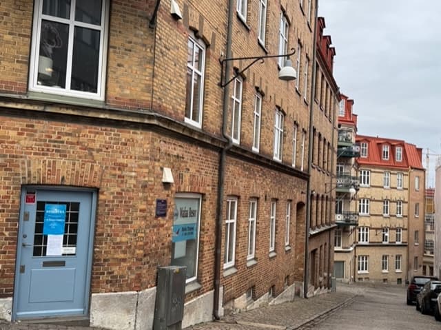 Vy över Kvarnberget i Västra Nordstan med historiska byggnader